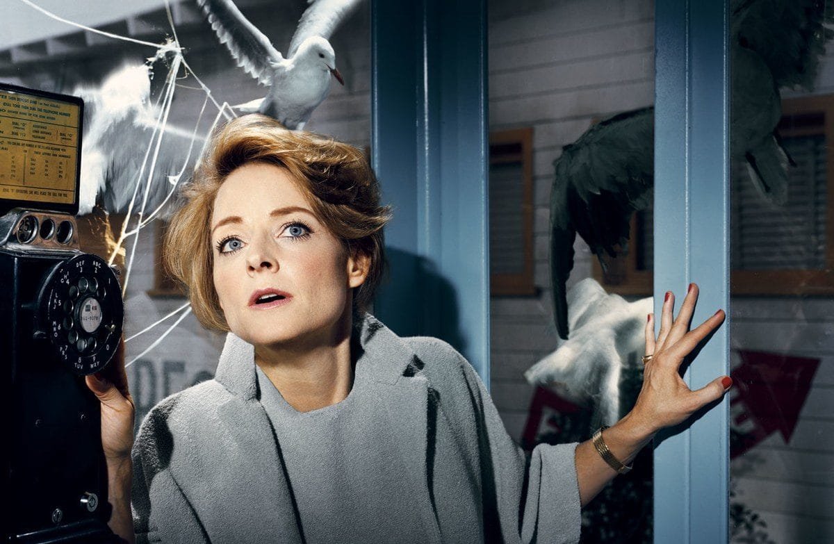 Jodie Foster en una escena de "Los pájaros", de Hitchcock