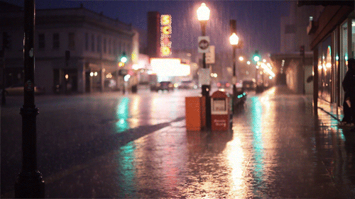 Cinemagrafía de lluvia sobre una calle