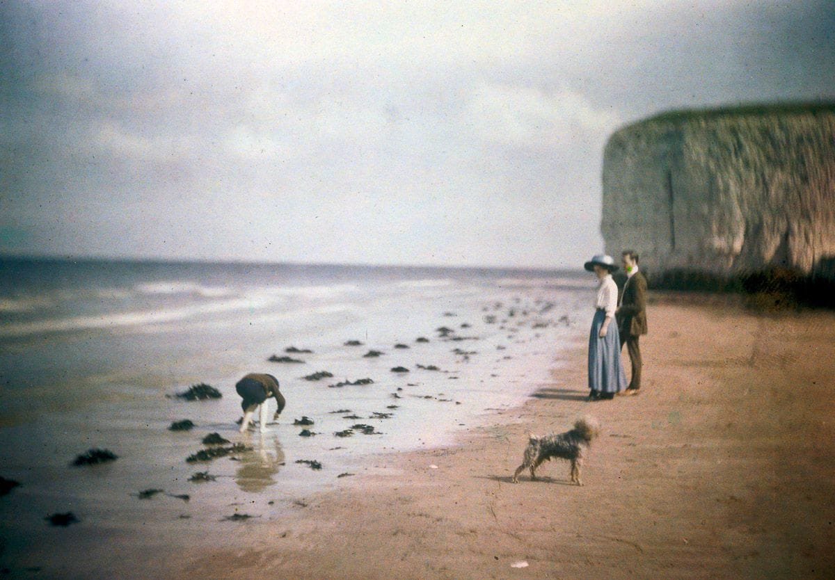 Photo by John Cimin Walburg: 1915 "Margate beach, blue girl.