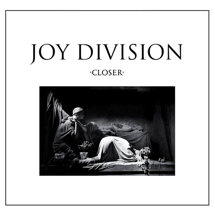 Portada del álbum «Closer» de Joy Division, con una escultura del cementerio de Staglieno