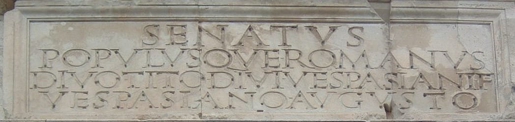 Arco de Tito, cuyas letras sirvieron de inspiración para las nuevas tipografías romanas.